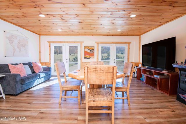 3260 Covemont Rd, Sevierville, TN 37862