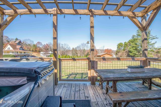 3260 Covemont Rd, Sevierville, TN 37862