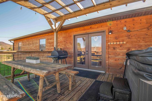 3260 Covemont Rd, Sevierville, TN 37862