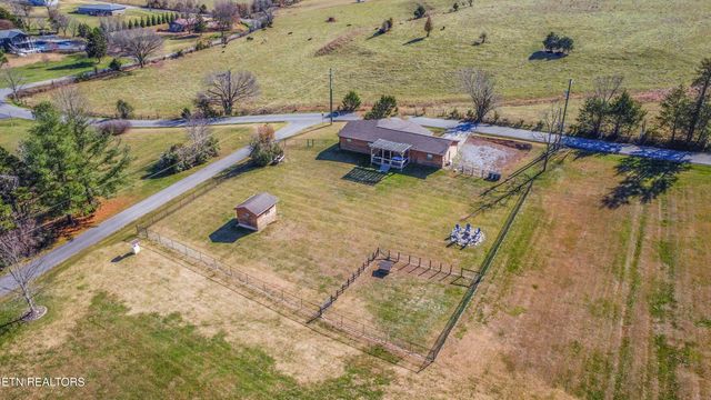 3260 Covemont Rd, Sevierville, TN 37862