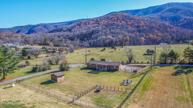 3260 Covemont Rd, Sevierville, TN 37862