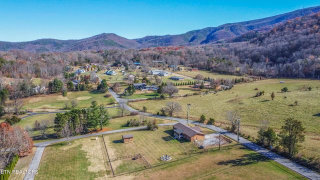 3260 Covemont Rd, Sevierville, TN 37862
