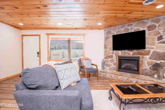 3260 Covemont Rd, Sevierville, TN 37862