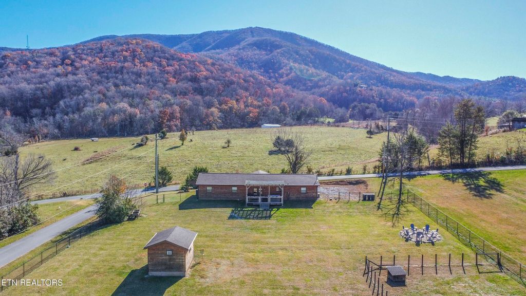 3260 Covemont Rd, Sevierville, TN 37862