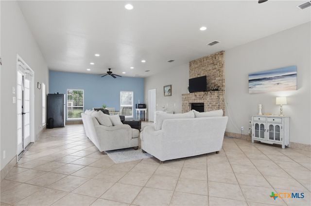 642 Phantom Rider Trail, Spring Branch, TX 78070