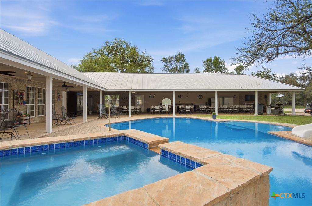 642 Phantom Rider Trail, Spring Branch, TX 78070