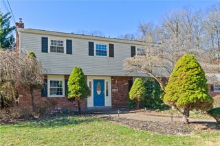 688 Carnival Dr, Plum Boro, PA 15239