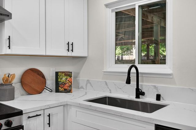 10001 LA PLACITA Dr, Rancho Cordova, CA 95670