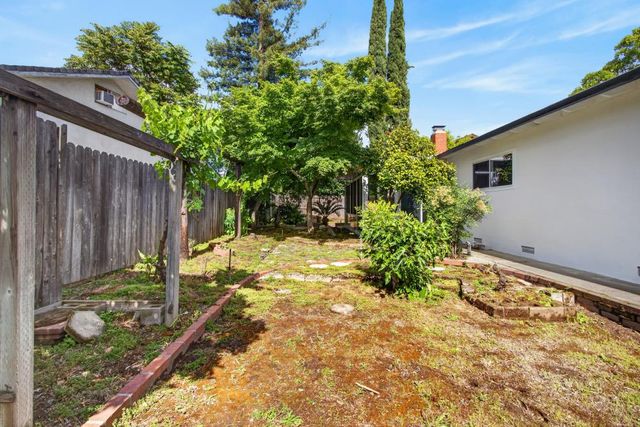 10001 LA PLACITA Dr, Rancho Cordova, CA 95670