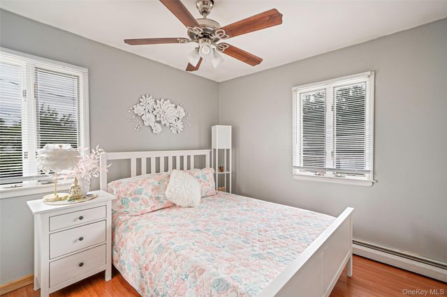 395 N Putnam Avenue, Lindenhurst, NY 11757
