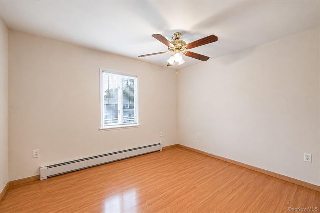 395 N Putnam Avenue, Lindenhurst, NY 11757
