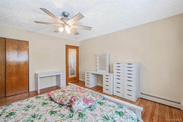 395 N Putnam Avenue, Lindenhurst, NY 11757