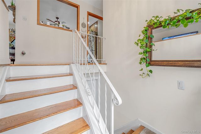 395 N Putnam Avenue, Lindenhurst, NY 11757