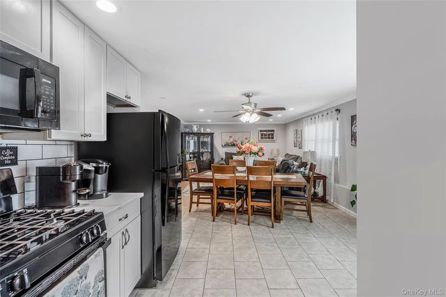 395 N Putnam Avenue, Lindenhurst, NY 11757