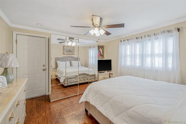395 N Putnam Avenue, Lindenhurst, NY 11757