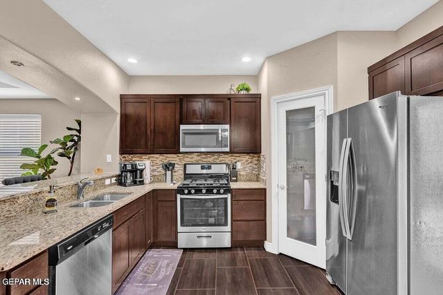 172 N MANZANITA Drive, El Paso, TX 79928