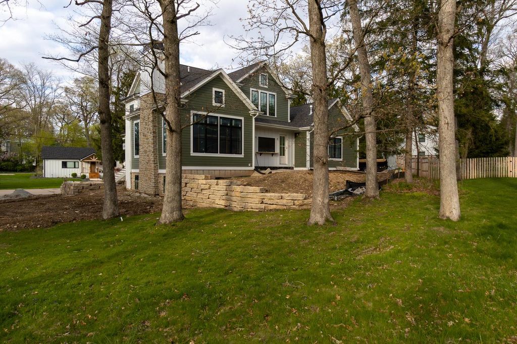 327 Church DRIVE, Fontana, WI 53125