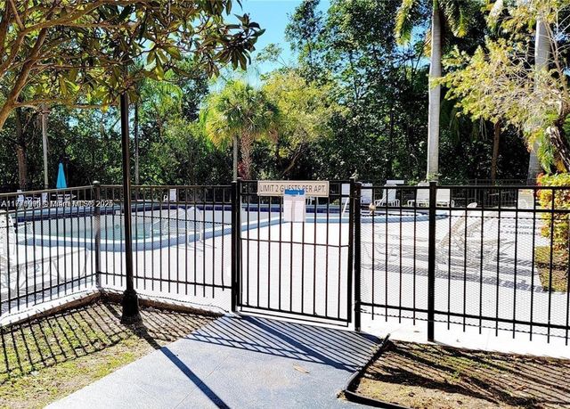 17890 W Dixie Hwy 318 Hwy 3, North Miami Beach, FL 33160