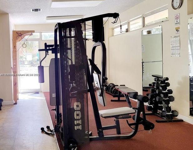 17890 W Dixie Hwy 318 Hwy 3, North Miami Beach, FL 33160