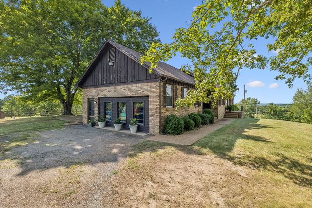 3085 Hwy 47 N, White Bluff, TN 37187