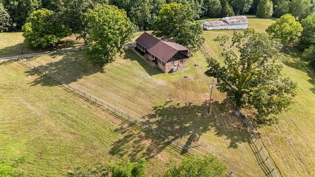 3085 Hwy 47 N, White Bluff, TN 37187
