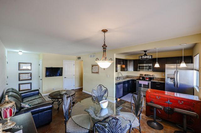 2605 W ROSE Lane B-202, Phoenix, AZ 85017