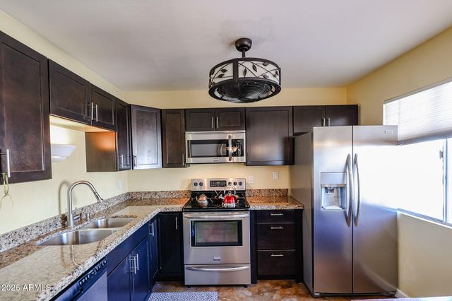 2605 W ROSE Lane B-202, Phoenix, AZ 85017