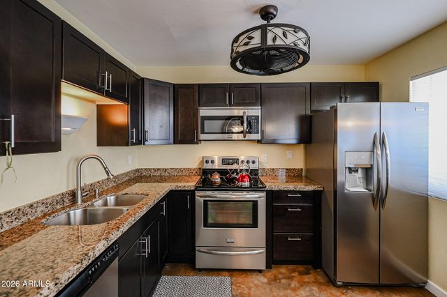 2605 W ROSE Lane B-202, Phoenix, AZ 85017
