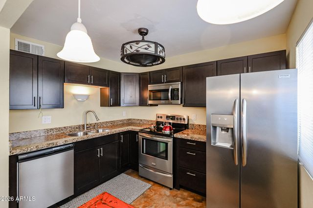 2605 W ROSE Lane B-202, Phoenix, AZ 85017