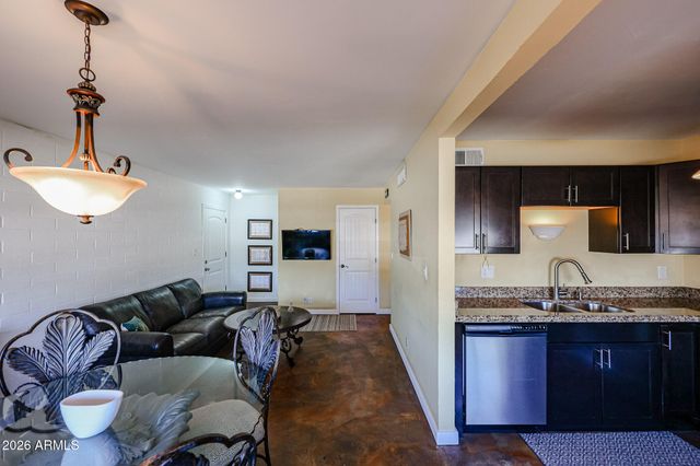 2605 W ROSE Lane B-202, Phoenix, AZ 85017