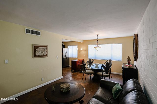 2605 W ROSE Lane B-202, Phoenix, AZ 85017