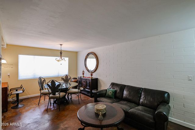 2605 W ROSE Lane B-202, Phoenix, AZ 85017