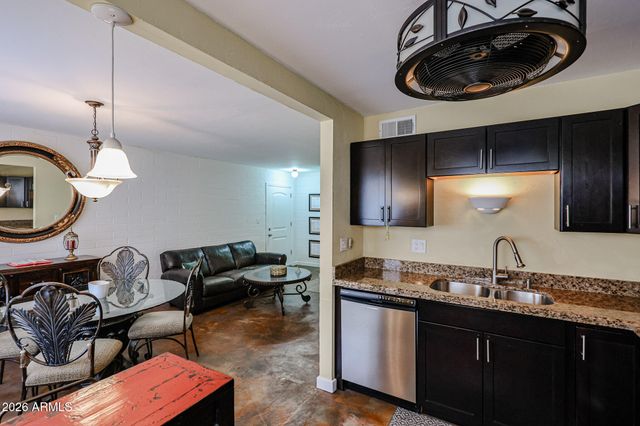 2605 W ROSE Lane B-202, Phoenix, AZ 85017