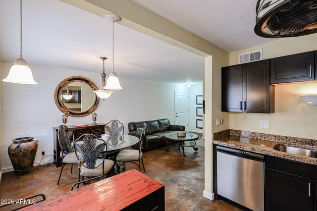 2605 W ROSE Lane B-202, Phoenix, AZ 85017
