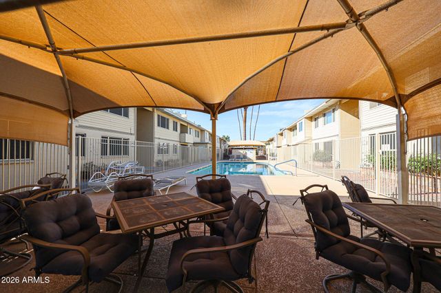2605 W ROSE Lane B-202, Phoenix, AZ 85017