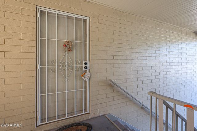2605 W ROSE Lane B-202, Phoenix, AZ 85017