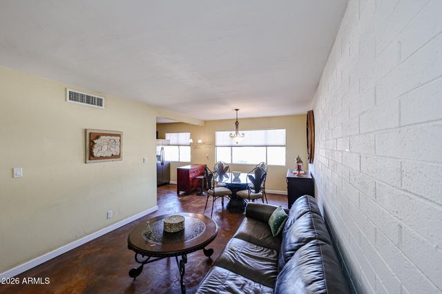 2605 W ROSE Lane B-202, Phoenix, AZ 85017