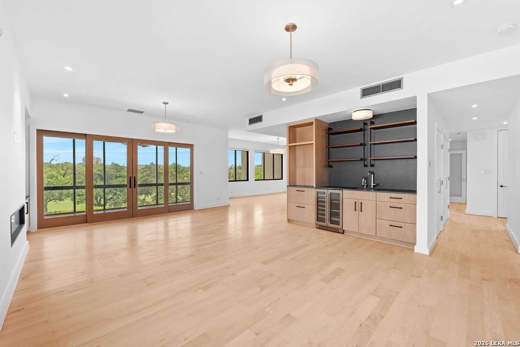 4001 N New Braunfels APT 302A, San Antonio, TX 78209