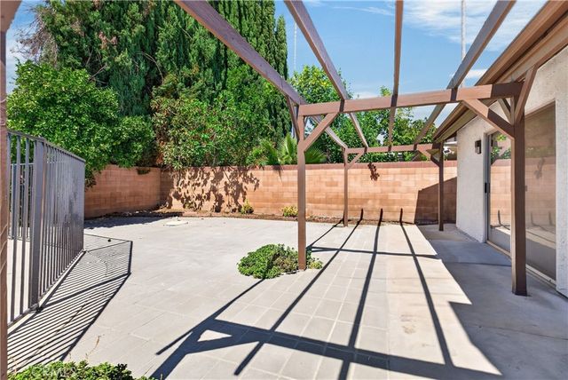 7639 Faust, West Hills, CA 91304