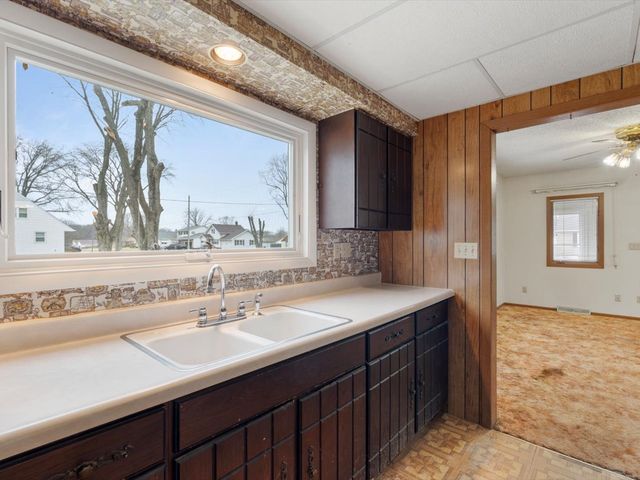 4220 18th Avenue, Moline, IL 61265