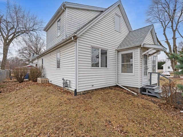 4220 18th Avenue, Moline, IL 61265