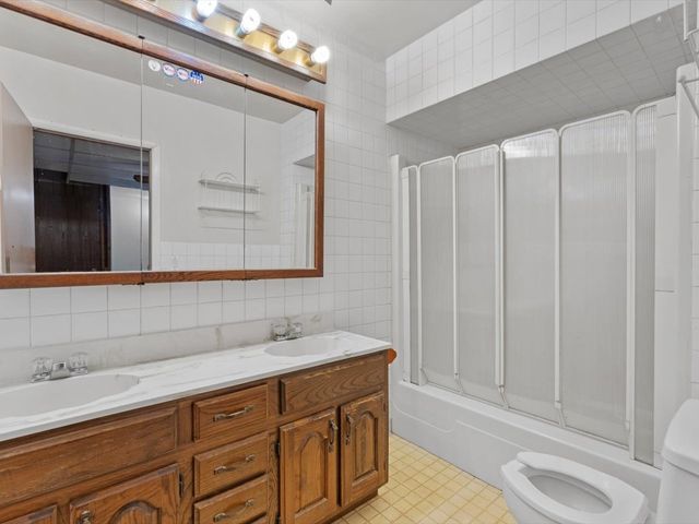 4220 18th Avenue, Moline, IL 61265