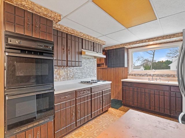 4220 18th Avenue, Moline, IL 61265