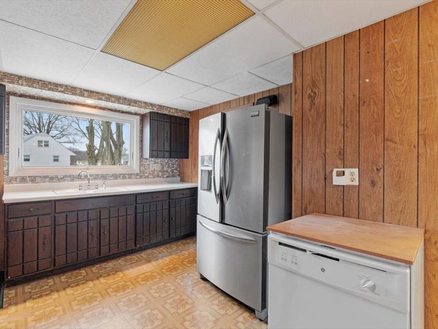 4220 18th Avenue, Moline, IL 61265