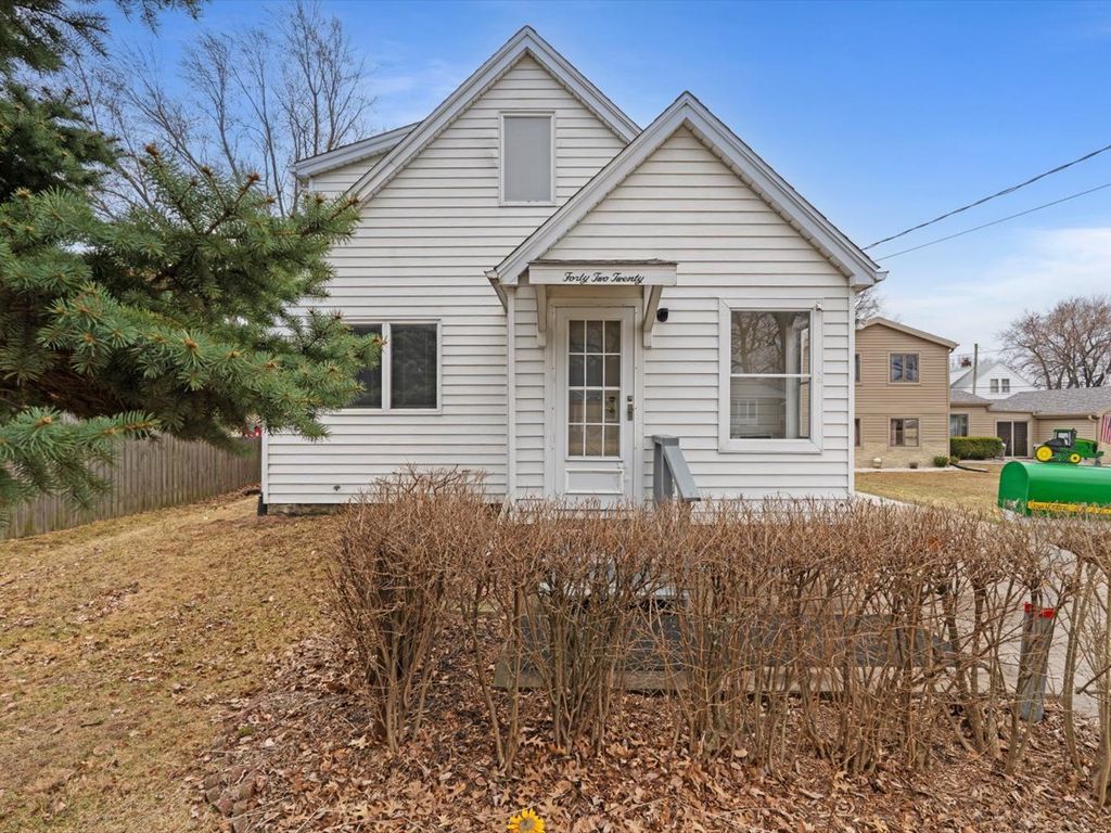 4220 18th Avenue, Moline, IL 61265