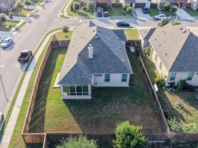 100 Kennicott DR, Kyle, TX 78640