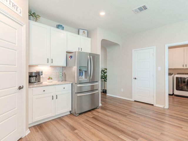 100 Kennicott DR, Kyle, TX 78640