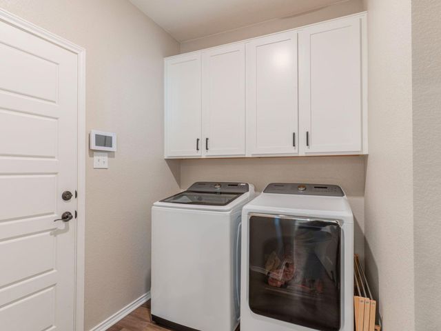 100 Kennicott DR, Kyle, TX 78640