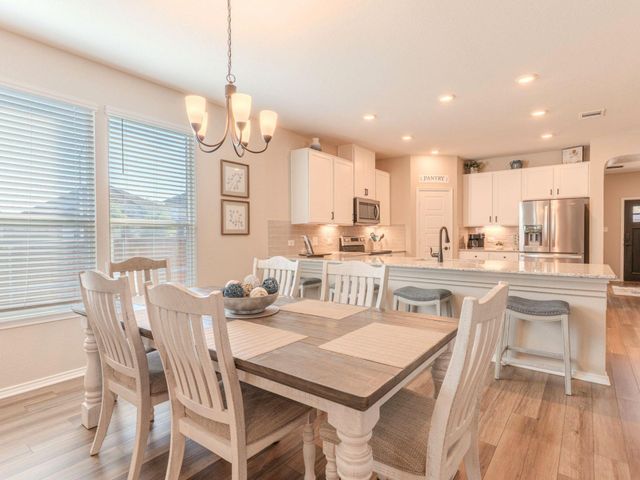 100 Kennicott DR, Kyle, TX 78640
