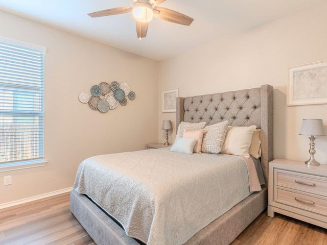 100 Kennicott DR, Kyle, TX 78640